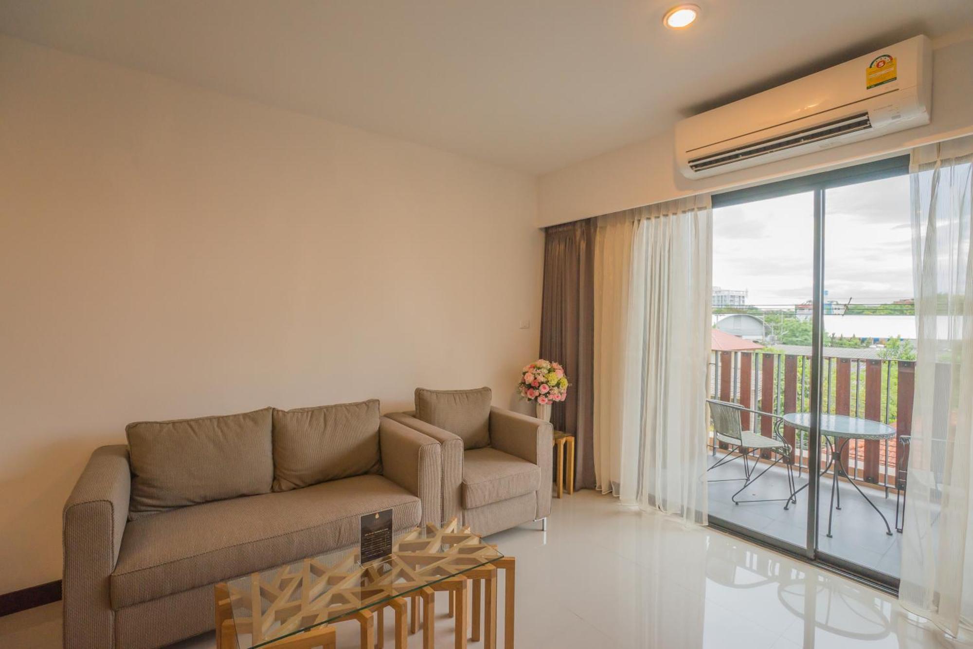 Lani Chiang Mai Hotel Room photo